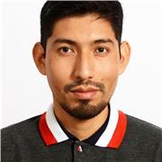 Master y PhD en Ingeniería Eléctrica, con más de seis años de experiencia dando capacitaciones